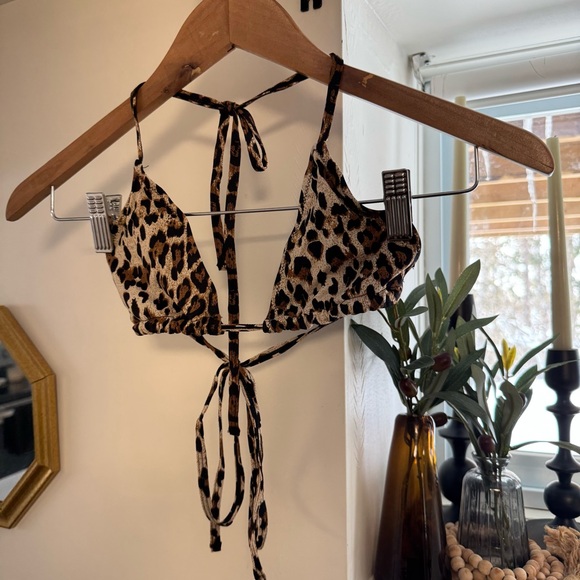 437 ‘The Sanders’ Bikini Top - Cheetah Print NEW - Picture 2 of 5